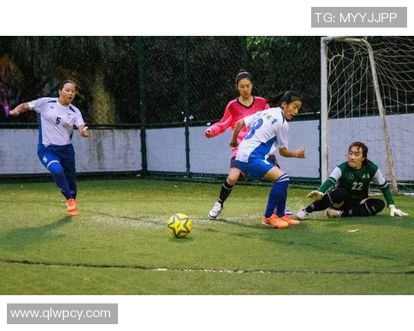 足球明星在赛场上的精彩瞬间与激情表现的完美捕捉与回顾