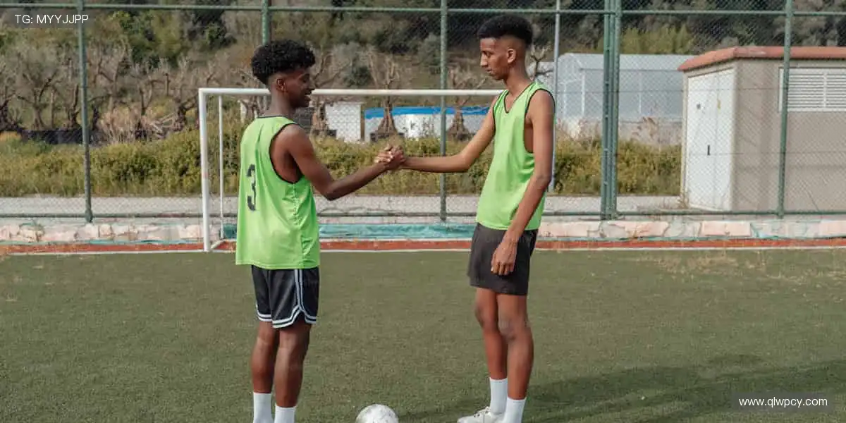 👟潮流装备,个性定制!从球鞋到球衣,打造专属你的运动风格!🎾